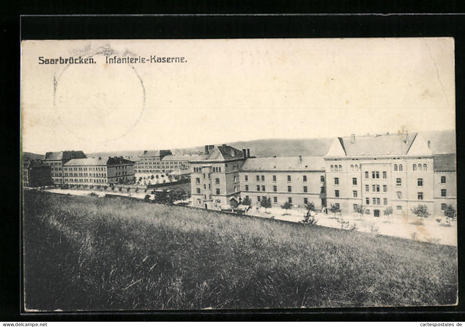 AK Saarbrücken, Blick Auf Die Infanterie Kaserne  - Saarbrücken