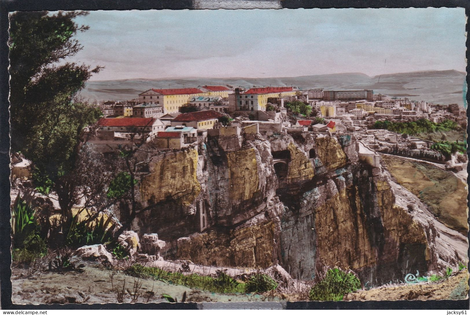 Constantine - Vue Panoramique Sur Les Casernes - Konstantinopel