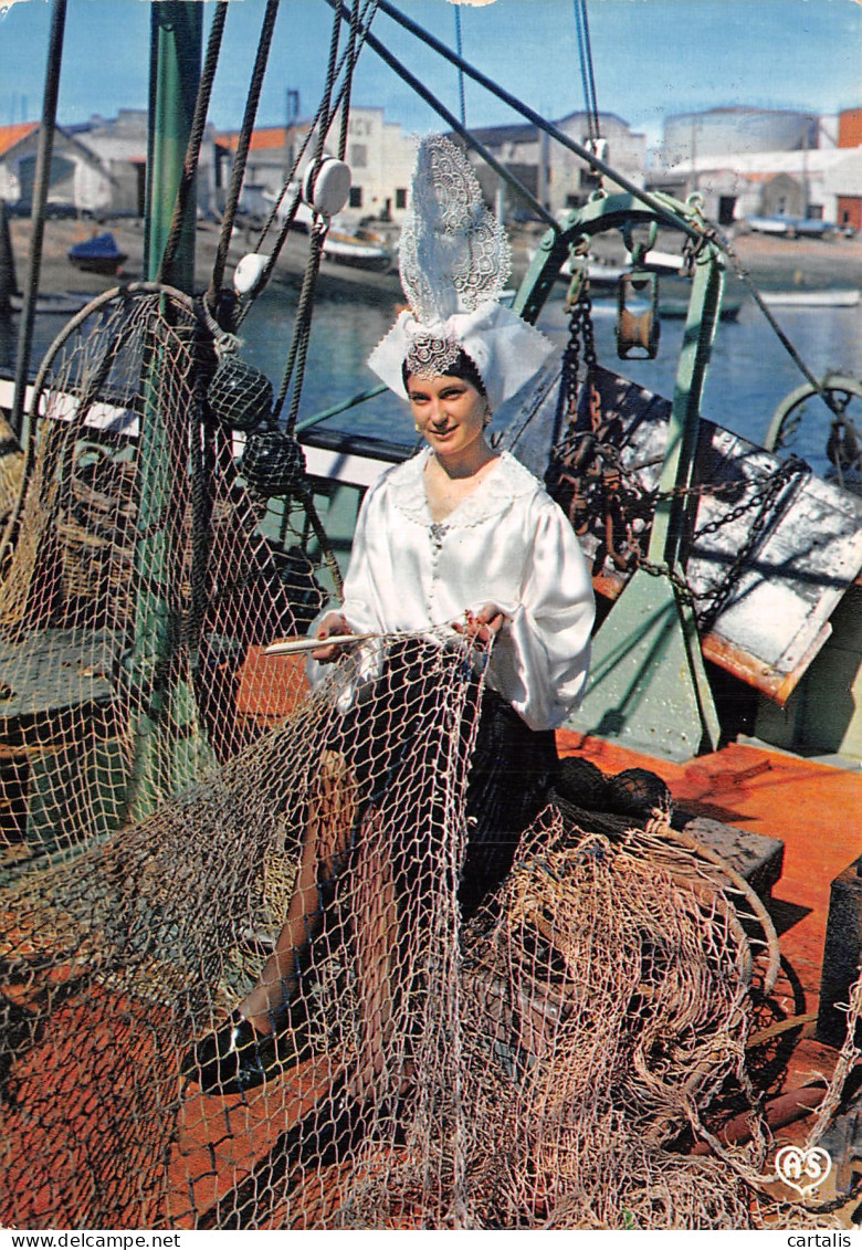 85-SABLES D OLONNE FOLKLORE-N° 4396-B/0131 - Sables D'Olonne