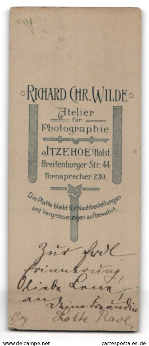 Fotografie Atelier Wilde, Itzehoe, Breitenburger Strasse 44, Lotte Rave Mit Schleife Im Haar  - Anonymous Persons