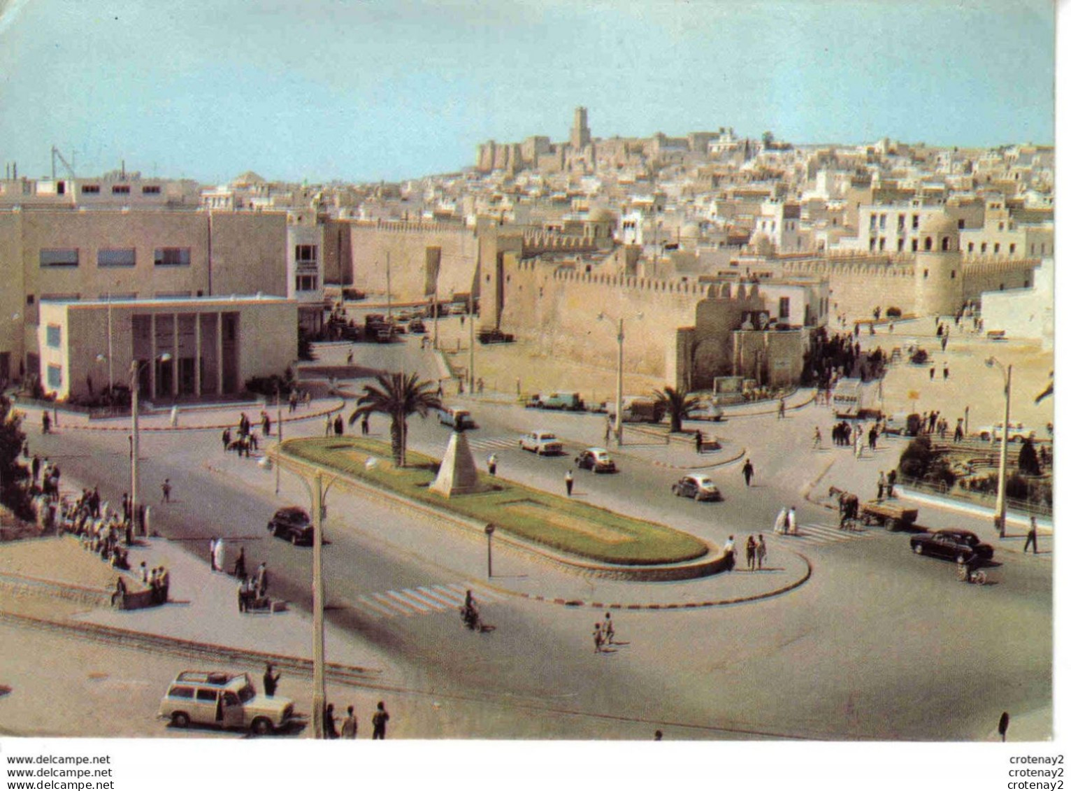 Tunisie SOUSSE En 1970 N°55 Place Farhat Hached Remparts Médina Peugeot 203 403 Break Renault 4CV VOIR DOS Timbre - Tunisia