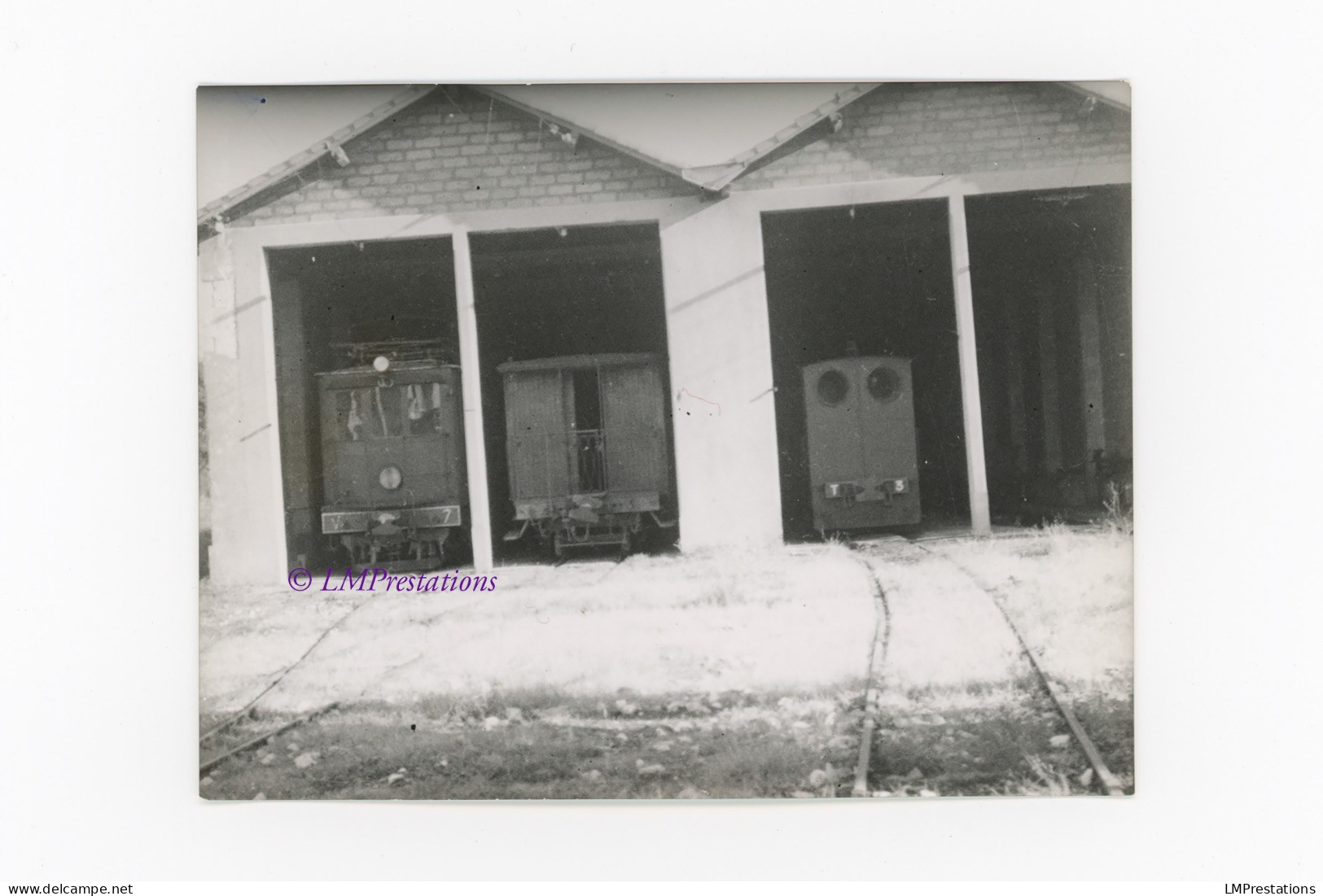 Photo Automotrice Camargue V7 Locomotive T3 Dépôt Atelier Remise Nîmes Gard 30 Languedoc France Train Gare Chemin Fer - Trains