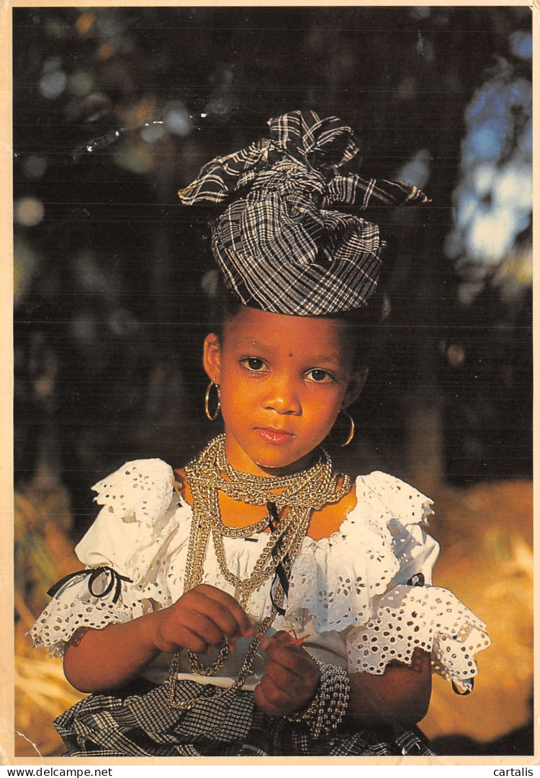 972-MARTINIQUE PETITE FILLE EN MADRAS-N° 4401-B/0301 - Andere & Zonder Classificatie