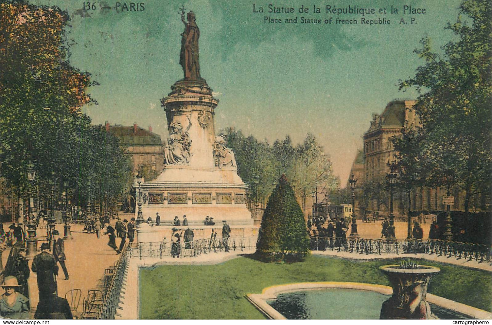 France Cpa Paris La Sttue De La Republique Et La Place - Otros Monumentos