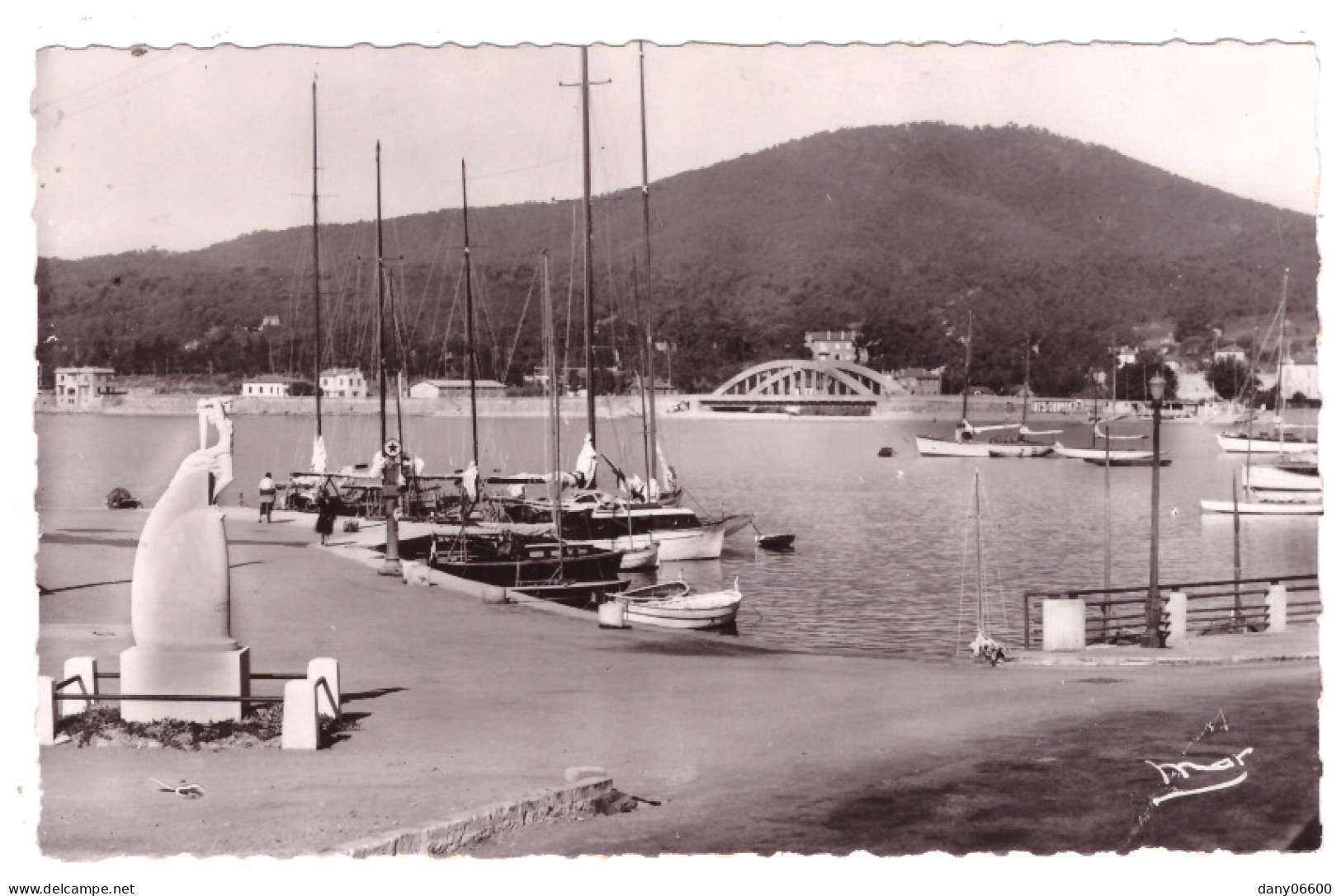 STE MAXIME SUR MER Un Coin Du Port  (carte Photo) - Sainte-Maxime