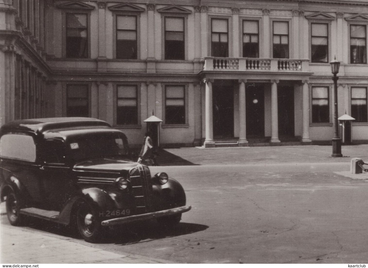 Den Haag: DODGE PANEL DELIVERY VAN '36 - Paleis Noordeinde - (Holland) - Voitures De Tourisme