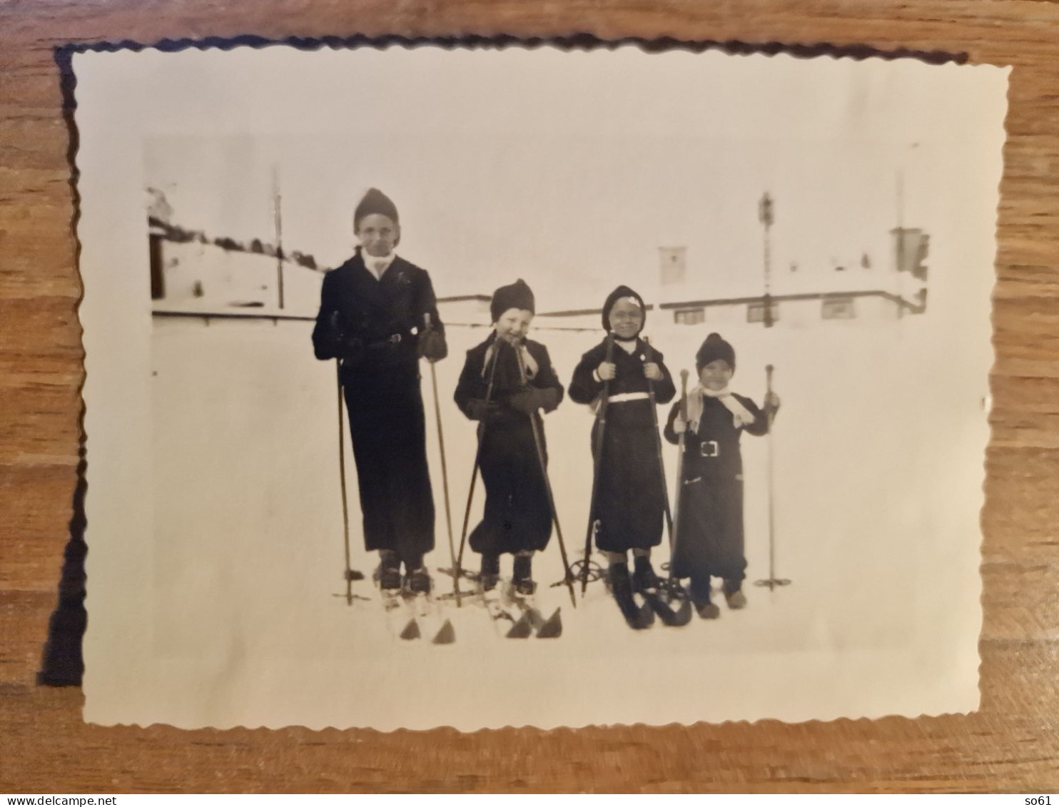 19310.   Fotografia D'epoca Bambini A Sciare Neve Montagna In Luogo Da Identificare Aa '50 Italia - 9,5x7 - Personas Anónimos