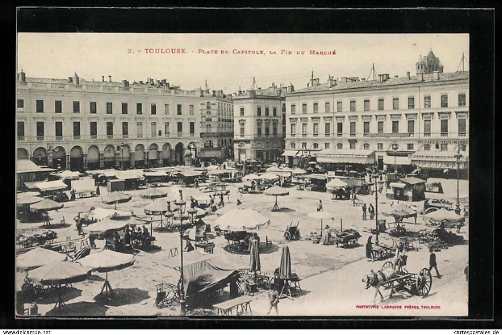 CPA Toulouse, La Place Du Capitole A La Fin Du Marche  - Toulouse