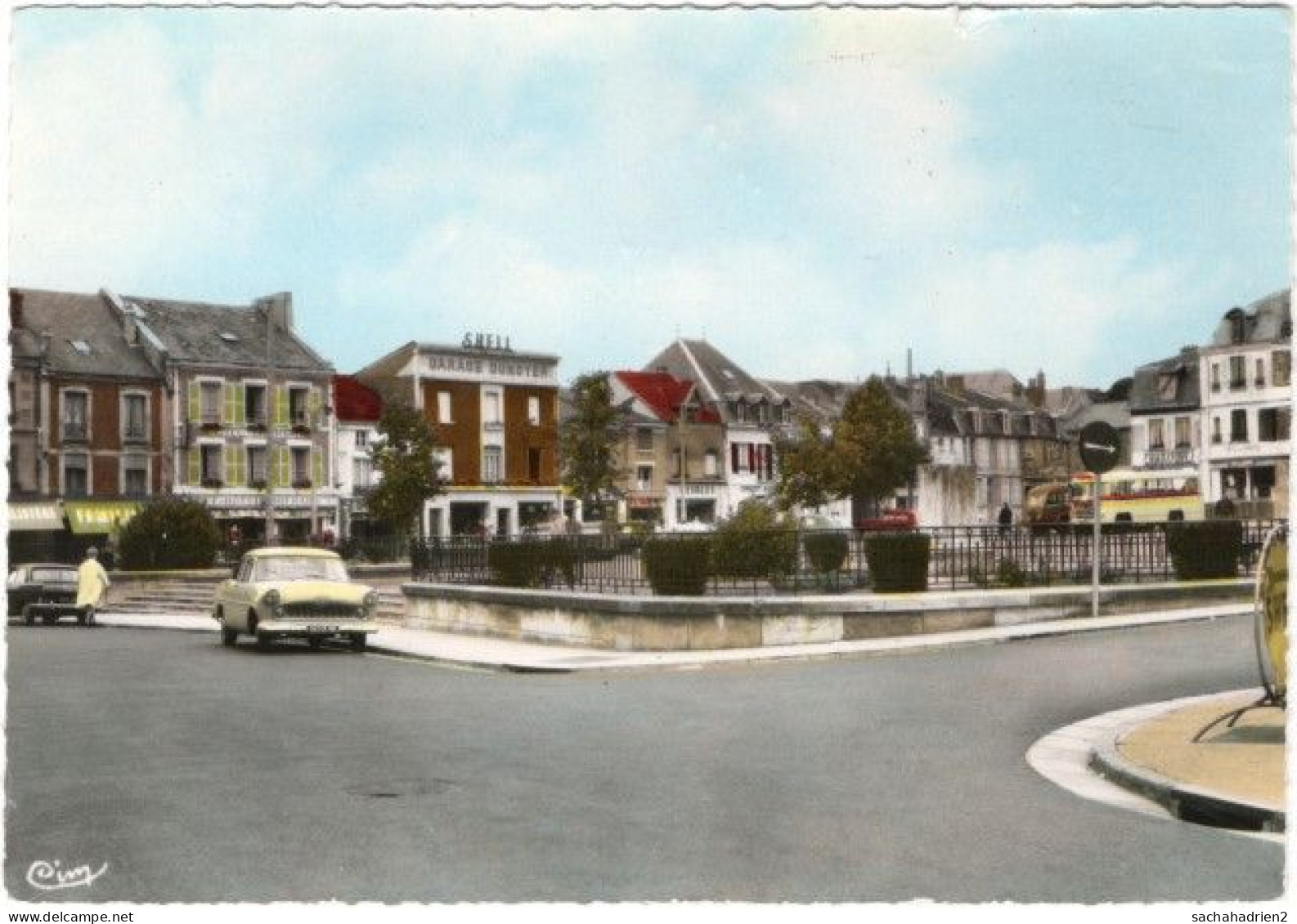 08. Gf. VOUZIERS. La Place. 537 - Vouziers