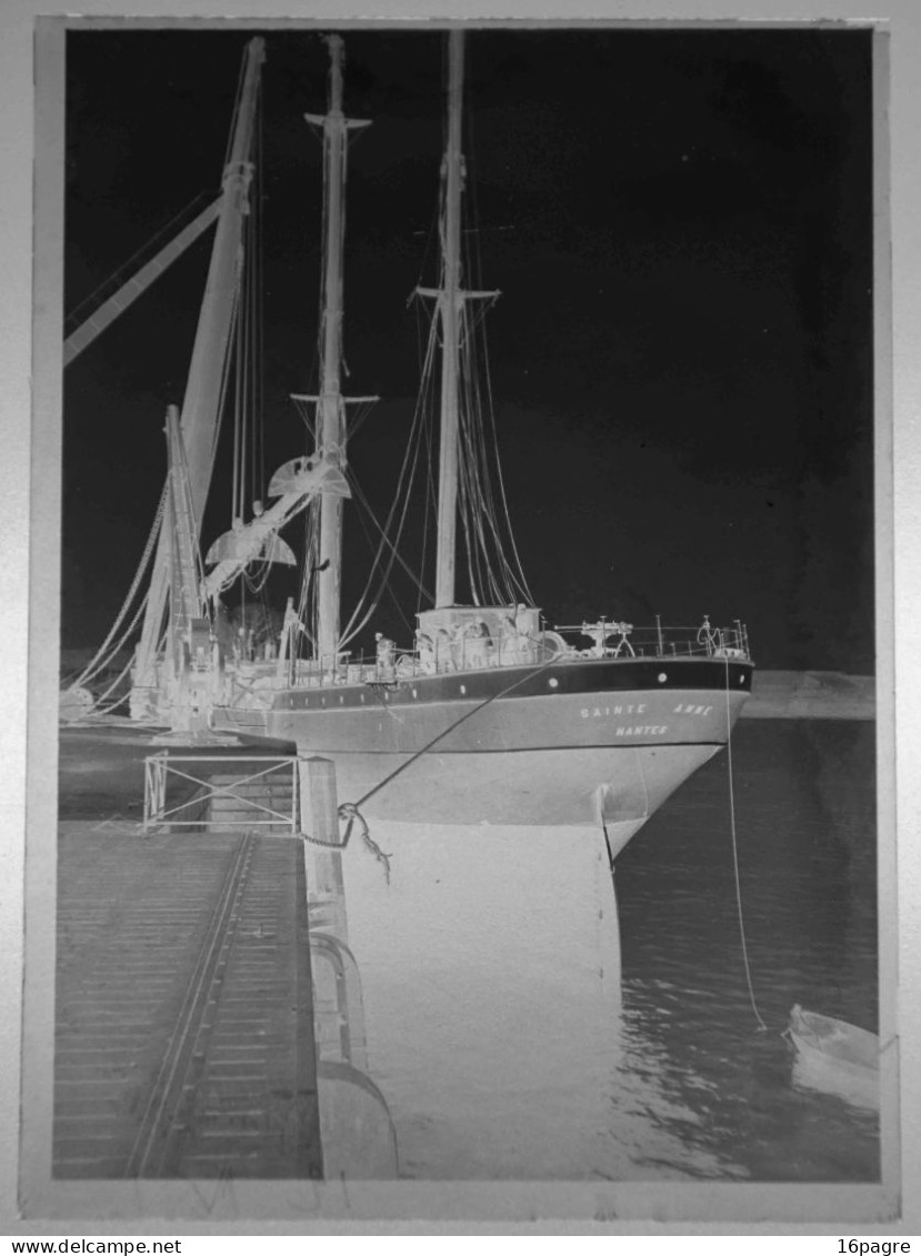 LOT DE CINQ PLAQUES DE VERRE, MONTAGE DU GRÉEMENT DU NAVIRE TROIS MÂTS, SAINTE-ANNE, PORT DE NANTES, LOIRE-ATLANTIQUE - Diapositiva Su Vetro