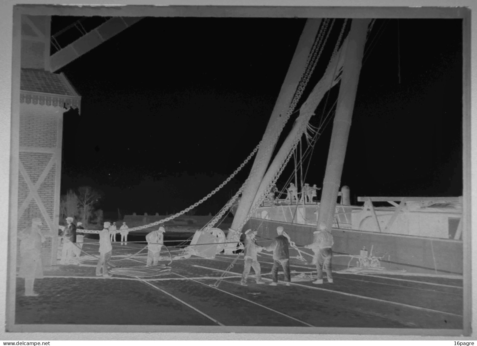 LOT DE CINQ PLAQUES DE VERRE, MONTAGE DU GRÉEMENT DU NAVIRE TROIS MÂTS, SAINTE-ANNE, PORT DE NANTES, LOIRE-ATLANTIQUE - Glass Slides