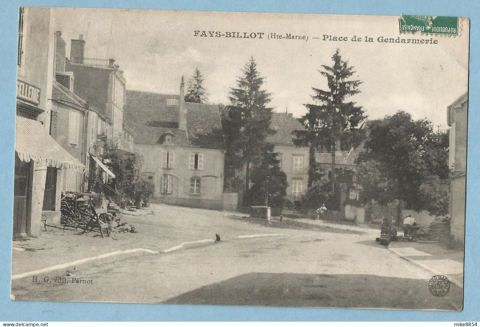 0759  CPA  FAYS-BILLOT (Haute-Marne)  Place De La Gendarmerie  ++++++++ - Fayl-Billot