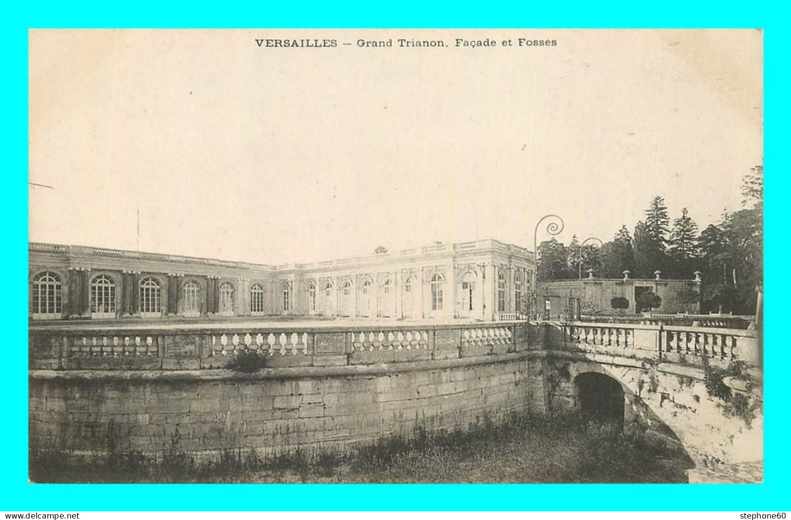 A811 / 045 78 - VERSAILLES Grand Trianon Facade Et Fossés - Versailles