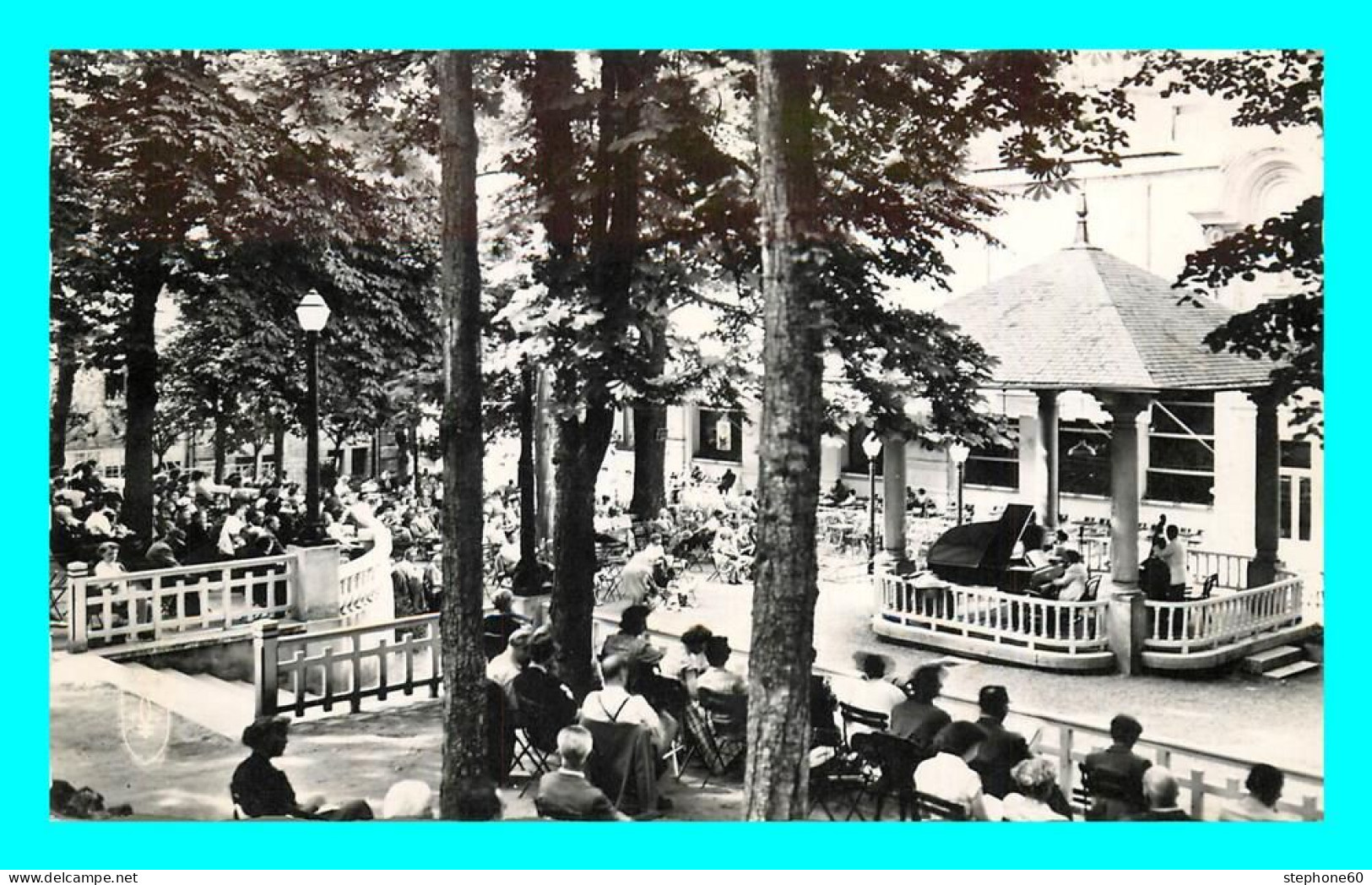 A810 / 233 63 - CHATELGUYON Concert Dans Le Parc De L'Etablissement - Châtel-Guyon