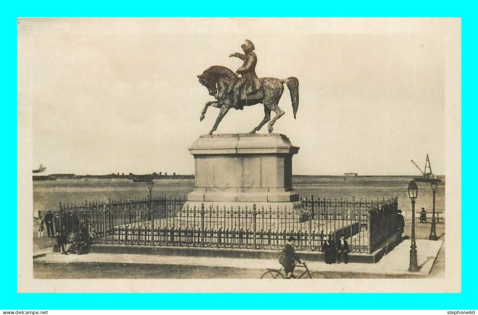 A810 / 297 50 - CHERBOURG Statue De Napoléon Ier Et La Rade - Cherbourg