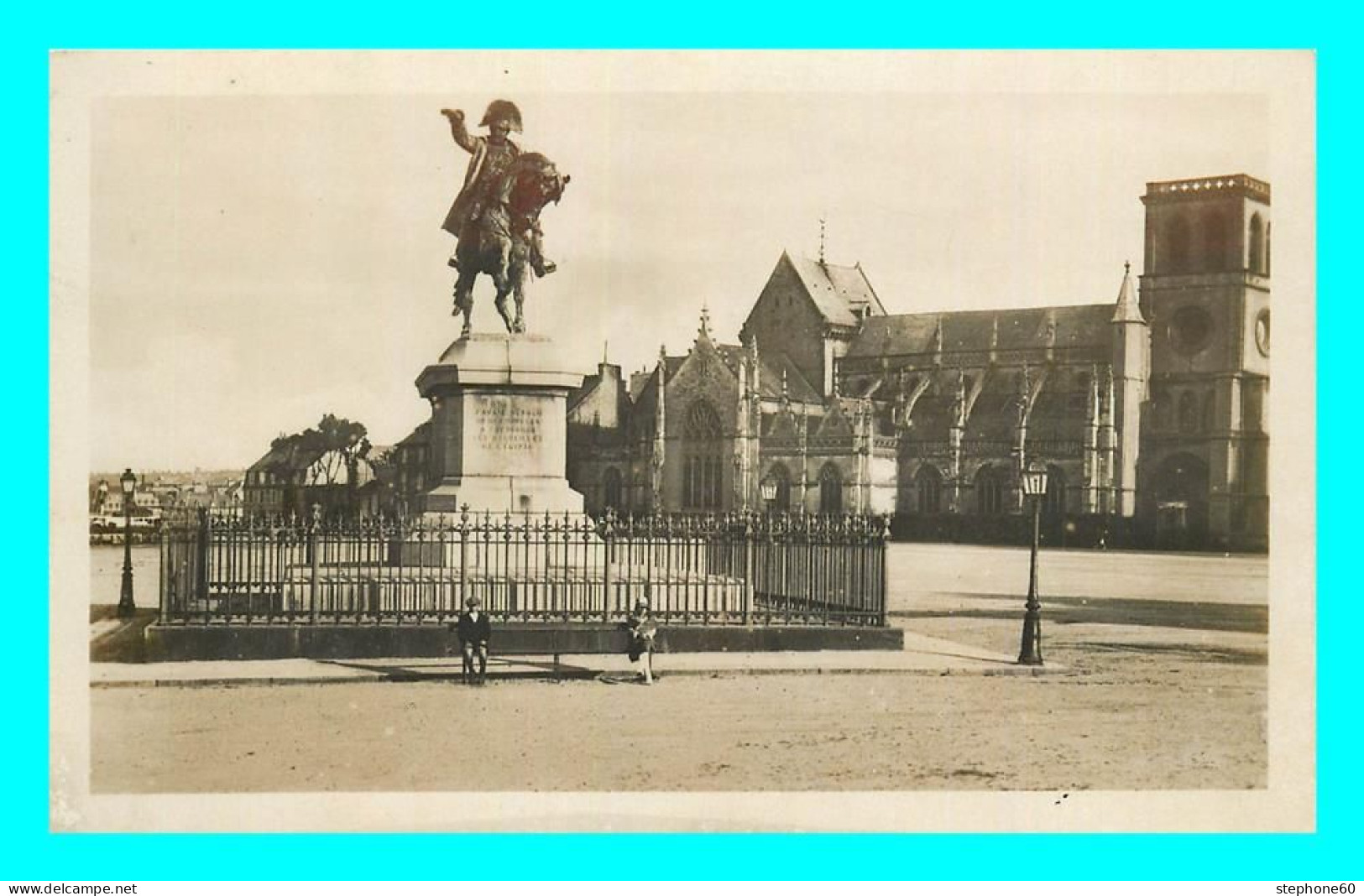 A810 / 299 50 - CHERBOURG Place Napoléon Ier Statue Eglise - Cherbourg