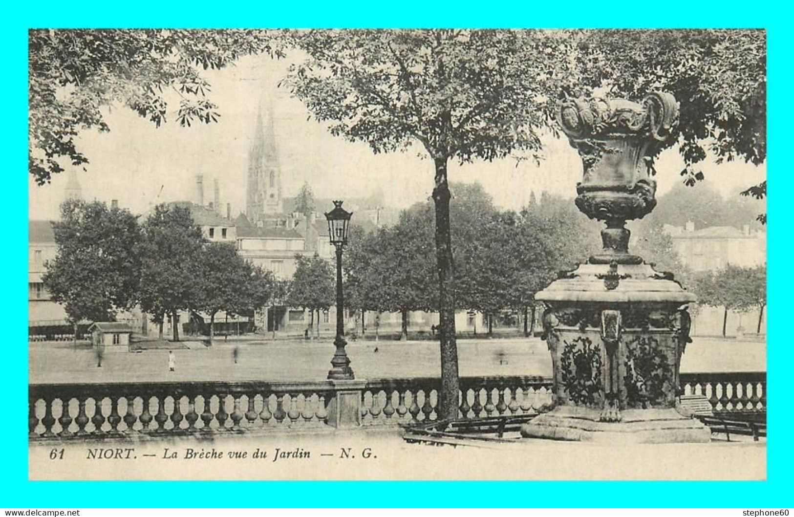 A814 / 305 79 - NIORT La Breche Vue Du Jardin - Niort