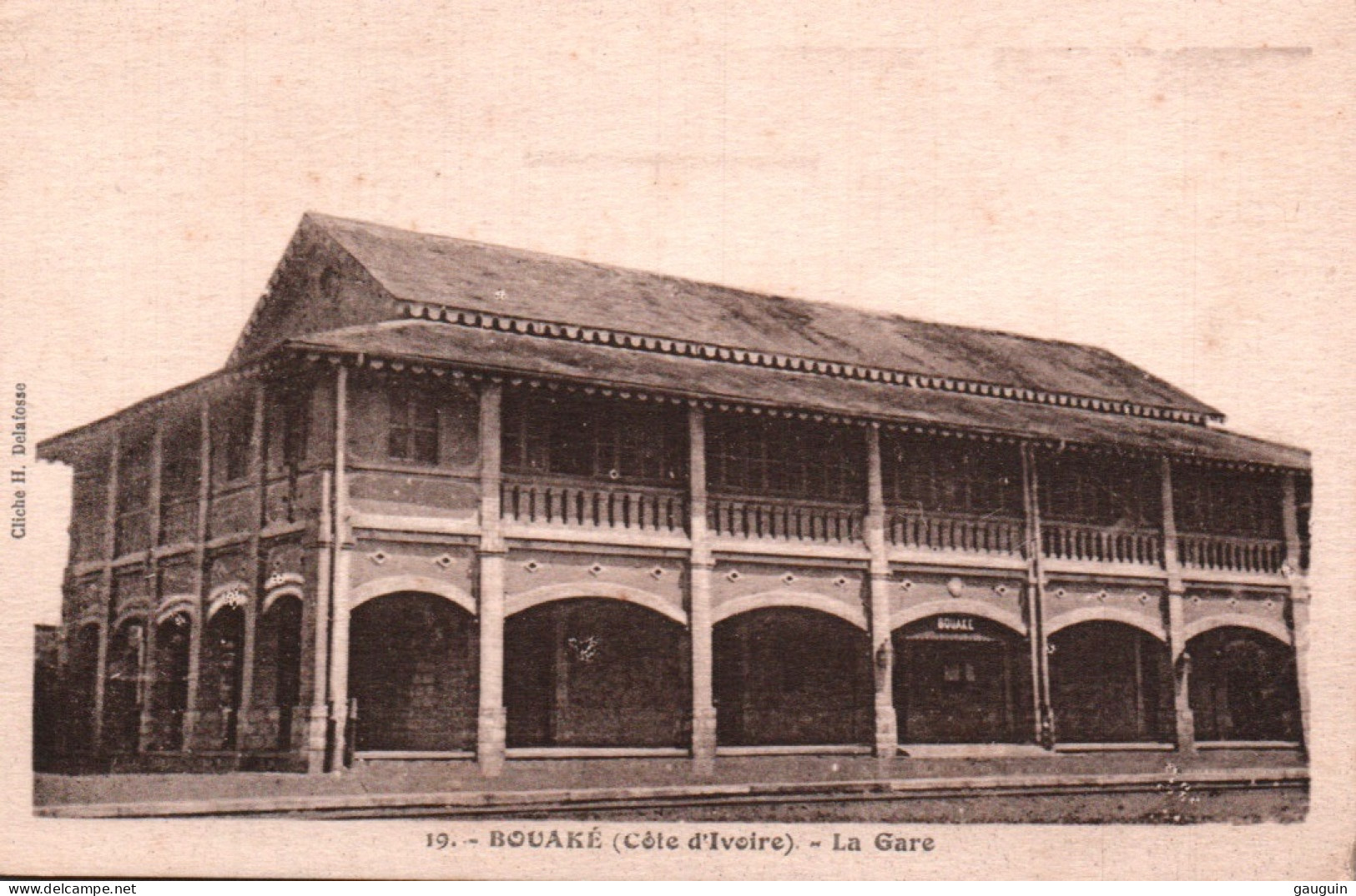 CPA - BOUAKÉ - La Gare - Edition C.Perinaud - Ivory Coast