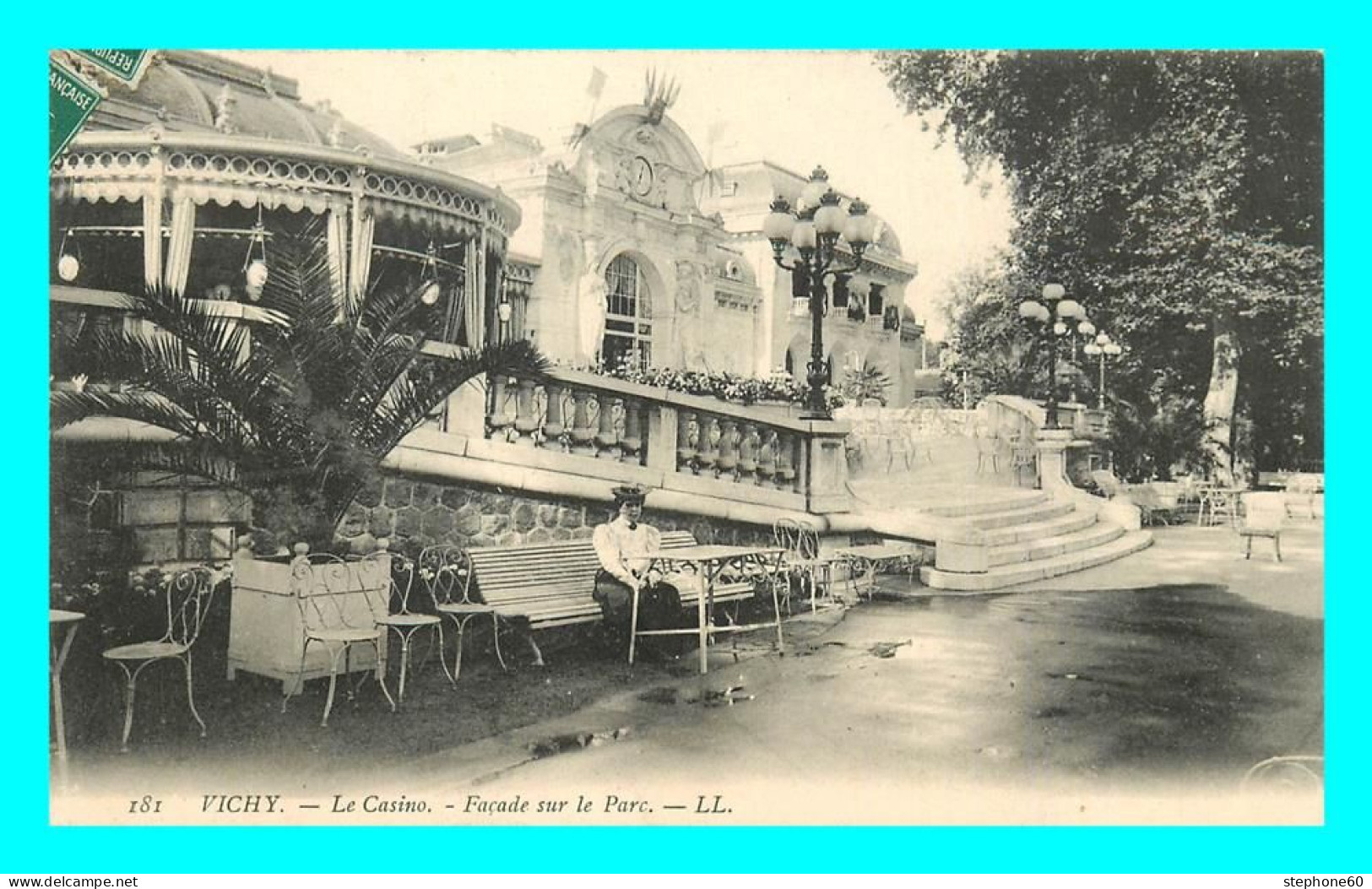 A812 / 255 03 - VICHY Casino Facade Sur Le Parc - Vichy