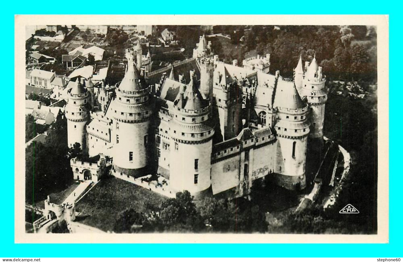 A814 / 373 60 - PIERREFONDS Chateau Vue Aérienne - Pierrefonds