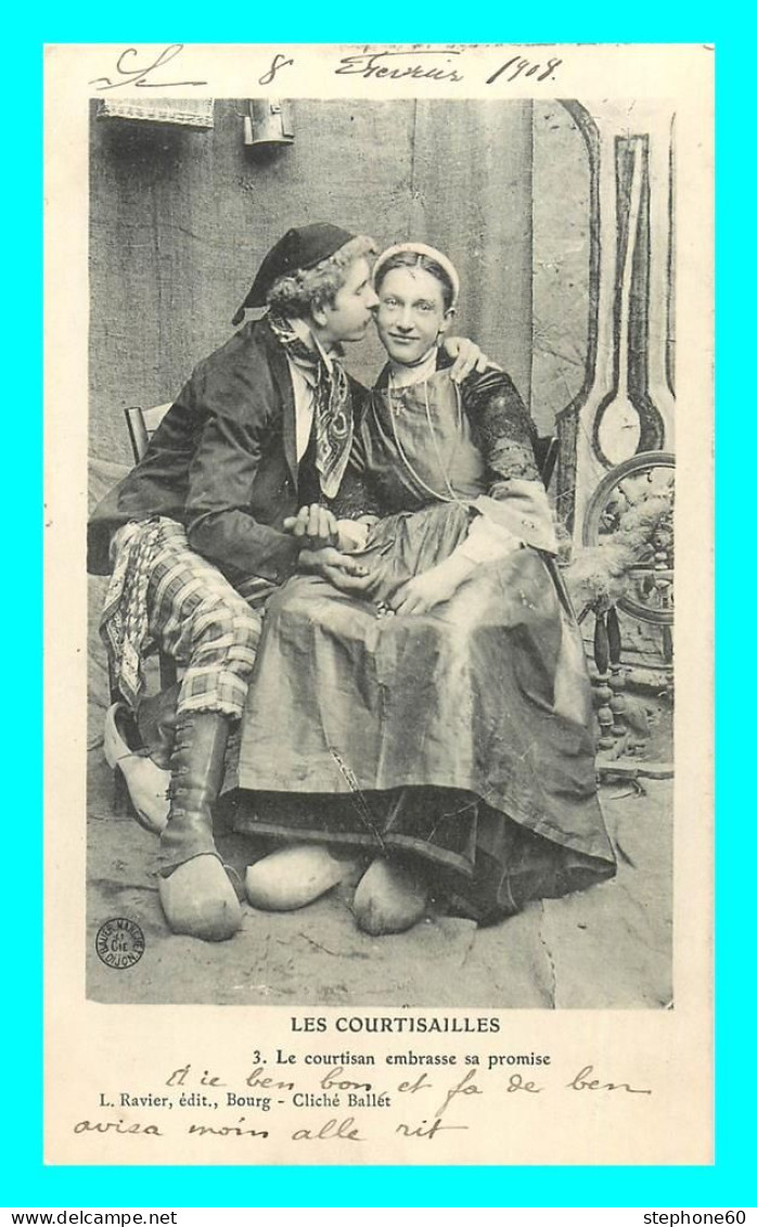A817 / 587 COUPLE LES COURTISAILLES N°3 Folklore - Couples
