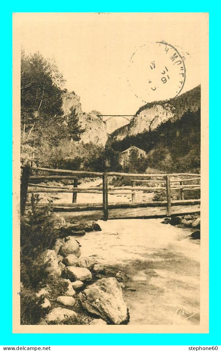 A821 / 571 05 - BRIANCON La Durance Et Au Fond Le Pont Baldy - Briancon