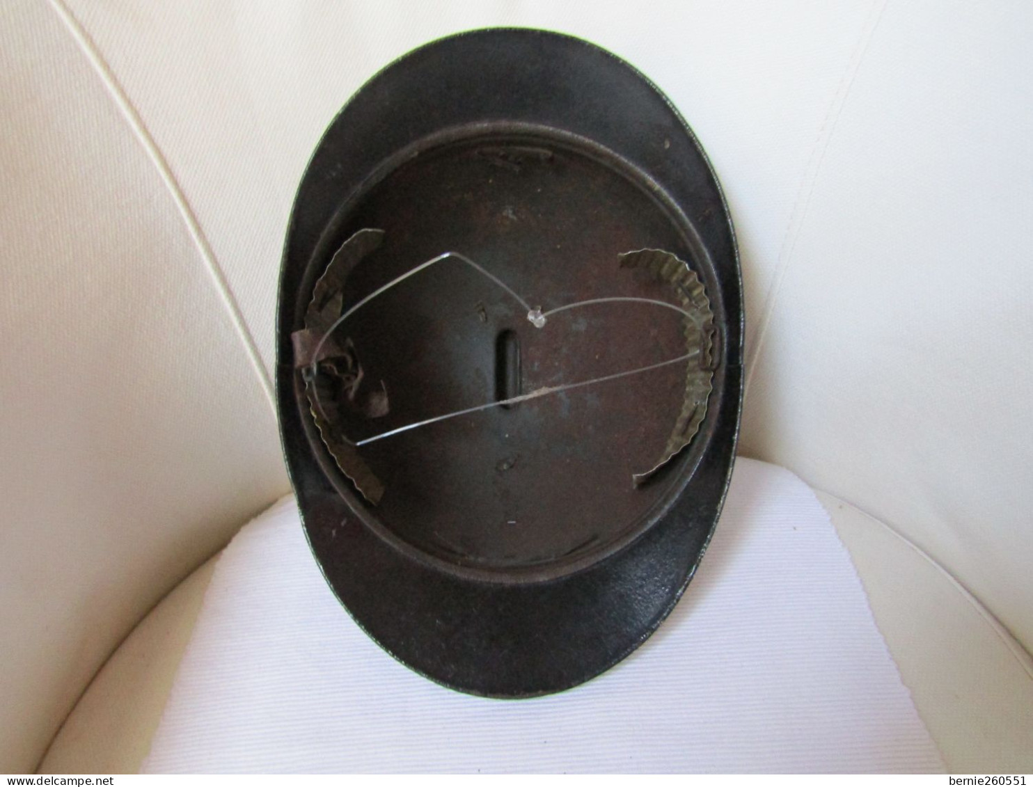 Ancien Casque Adrian Modèle Des Armées Belge/française - Copricapi