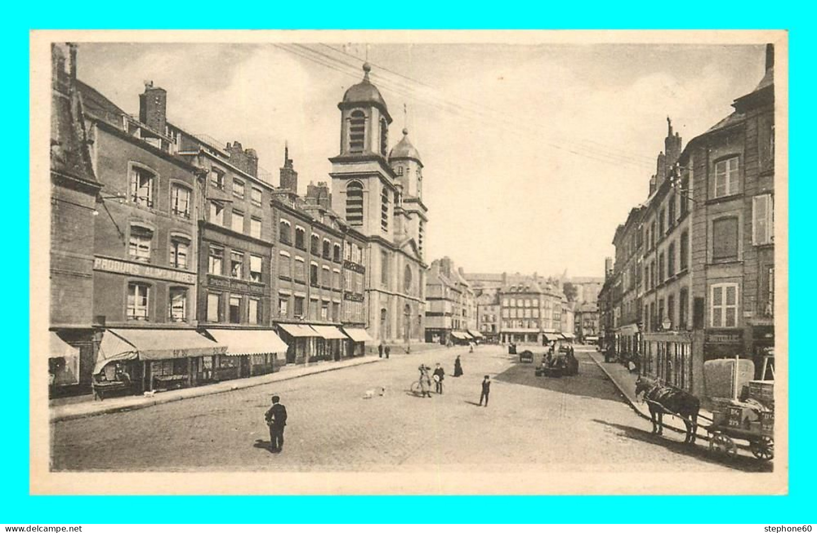 A823 / 027 08 - SEDAN Place D'Armes - Sedan