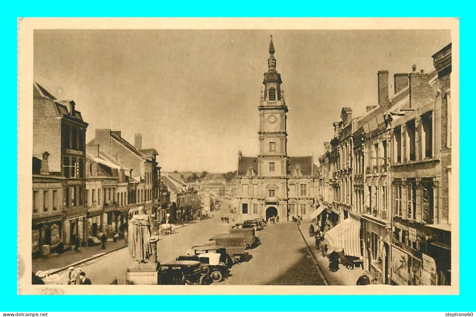 A824 / 079 59 - LE CATEAU Grand Place Et Hotel De Ville - Le Cateau