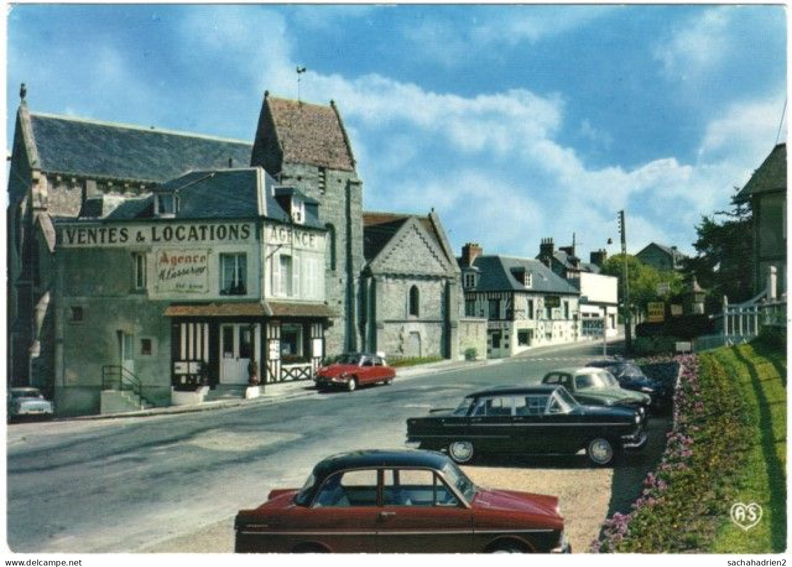 14. Gf. VILLERVILLE-SUR-MER. L'église Et La Route D'Honfleur. 61 - Villerville