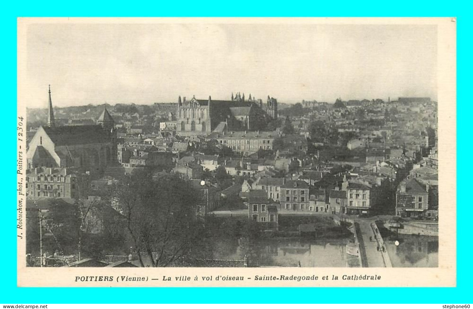 A825 / 039 86 - POITIERS La Ville à Vol D'oiseau Sainte Radegonde Et Cathédrale - Poitiers