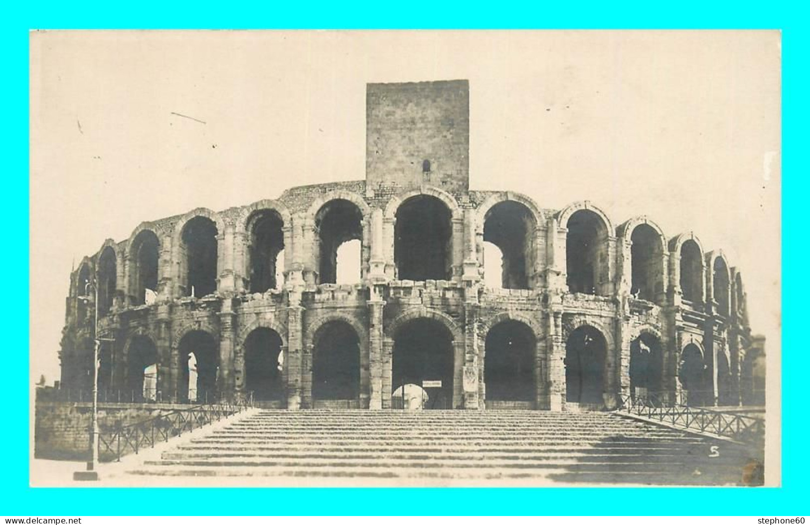 A822 / 155 13 - ARLES Les Arenes - Carte PHOTO - Arles