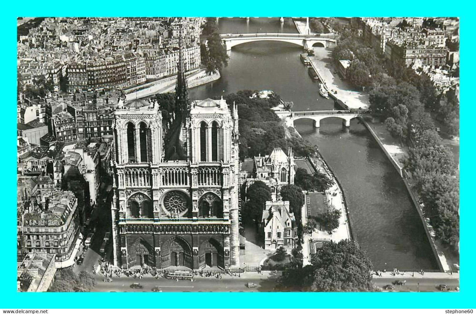 A823 / 221 75 - PARIS Notre Dame En Avion Au Dessus De - Andere & Zonder Classificatie