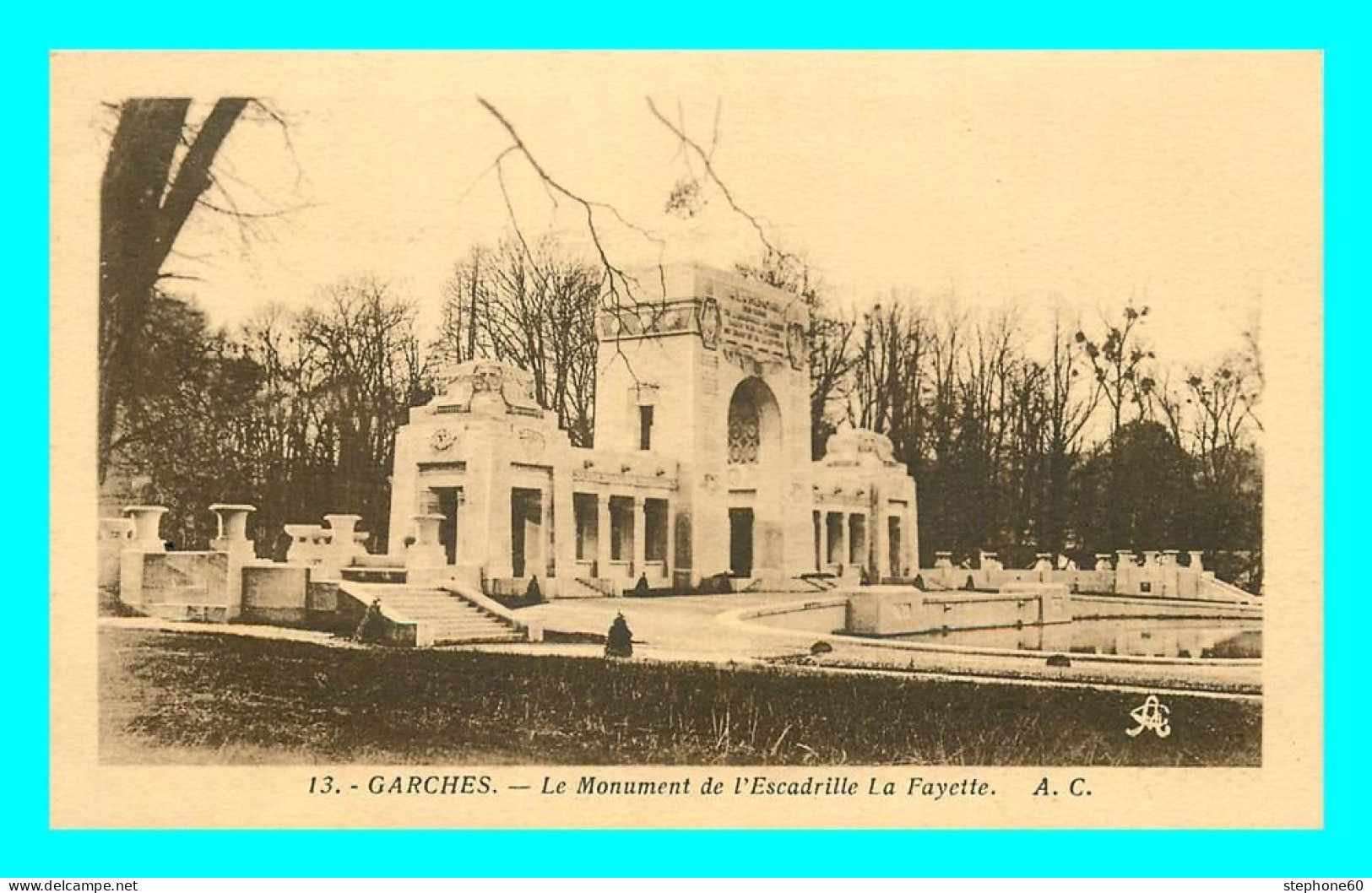 A824 / 161 92 - GARCHES Monument De L'Escadrille La Fayette - Garches