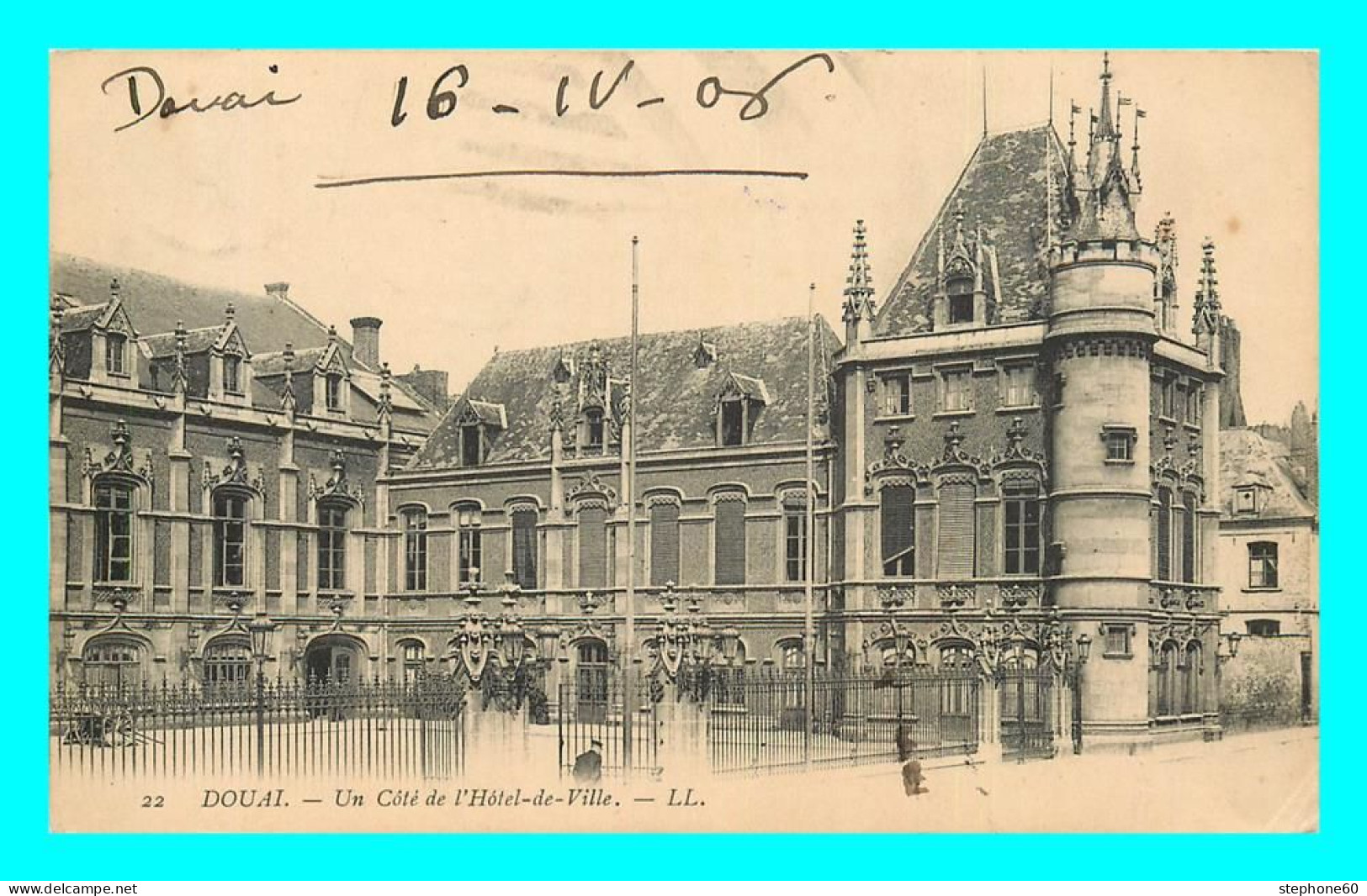 A829 / 453 59 - DOUAI Un Coté De L'Hotel De Ville - Douai