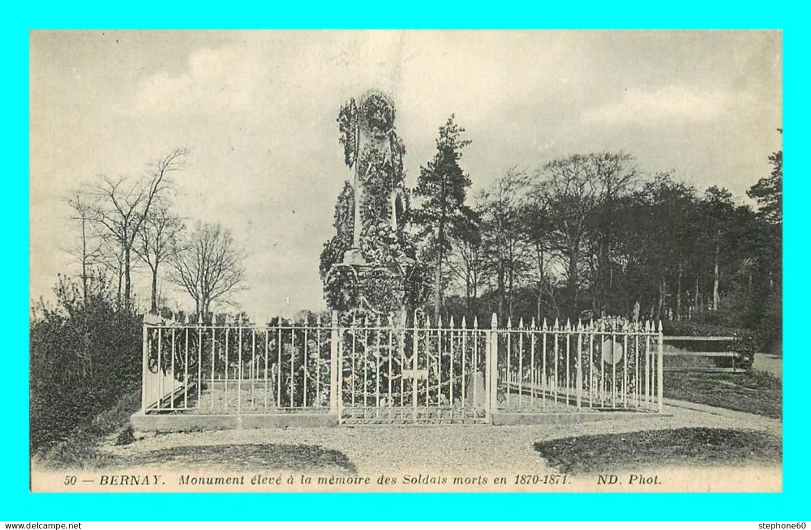 A828 / 181 27 - BERNAY Monument élevé à La Mémoire Des Soldats Morts - Bernay