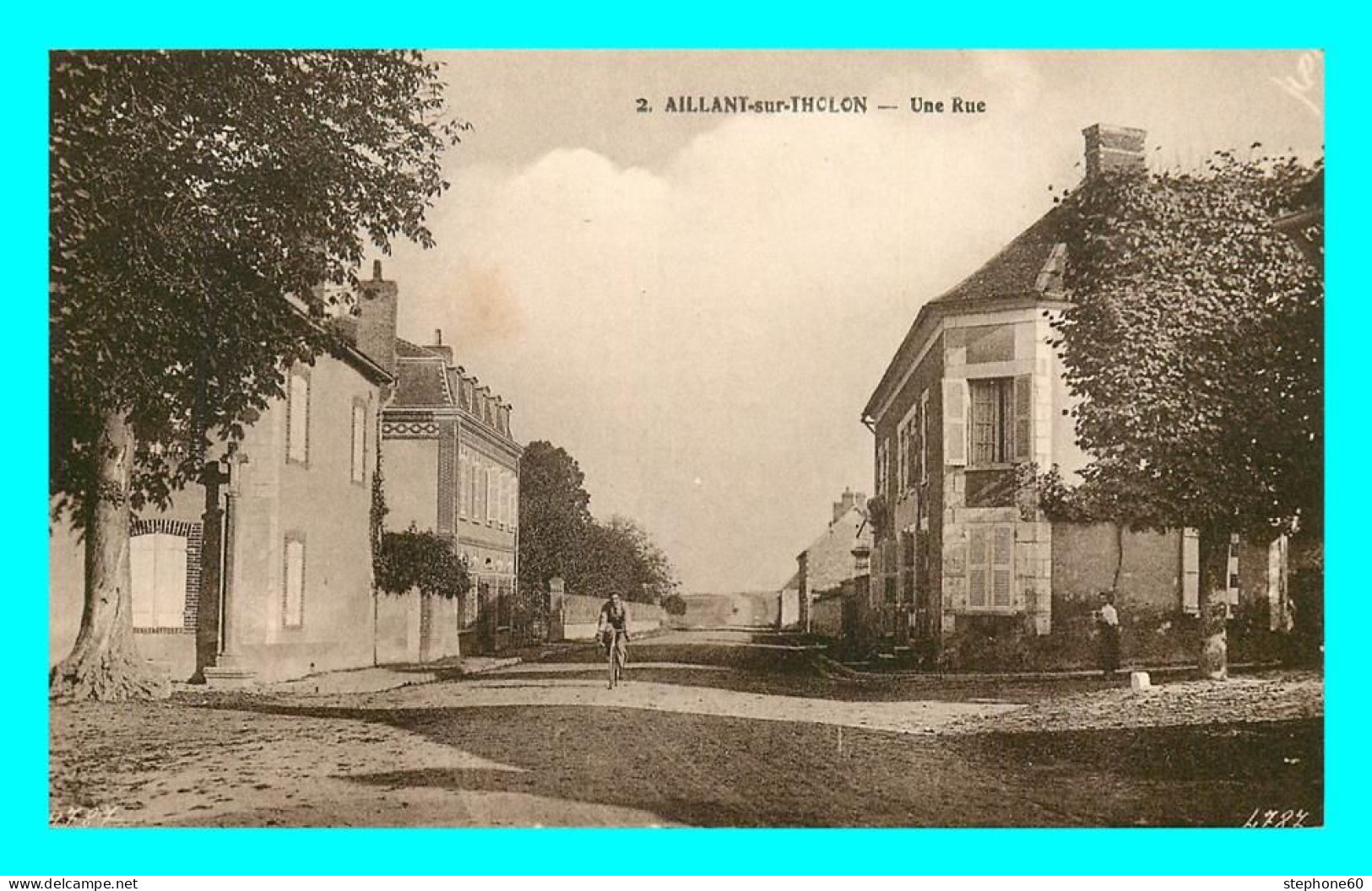 A828 / 199 89 - AILLANT SUR THOLON Une Rue - Aillant Sur Tholon