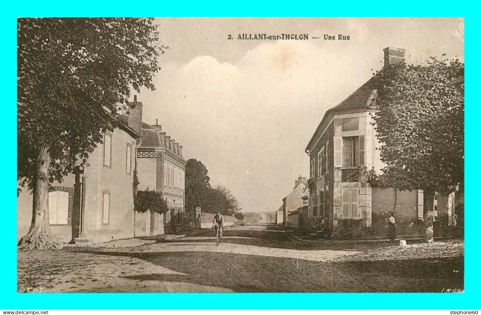 A828 / 237 89 - AILLANT SUR THOLON Une Rue - Aillant Sur Tholon