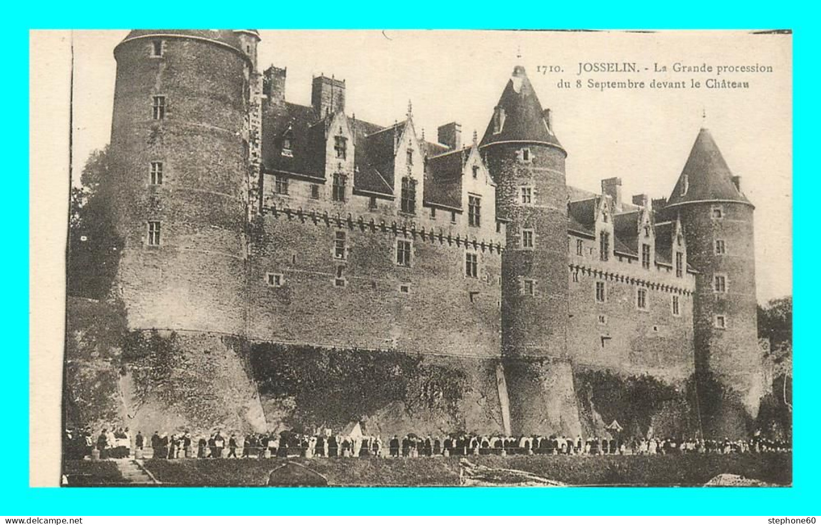 A830 / 413 56 - JOSSELIN La Grande Procession Du 8 Septembre Devant Le Chateau - Josselin