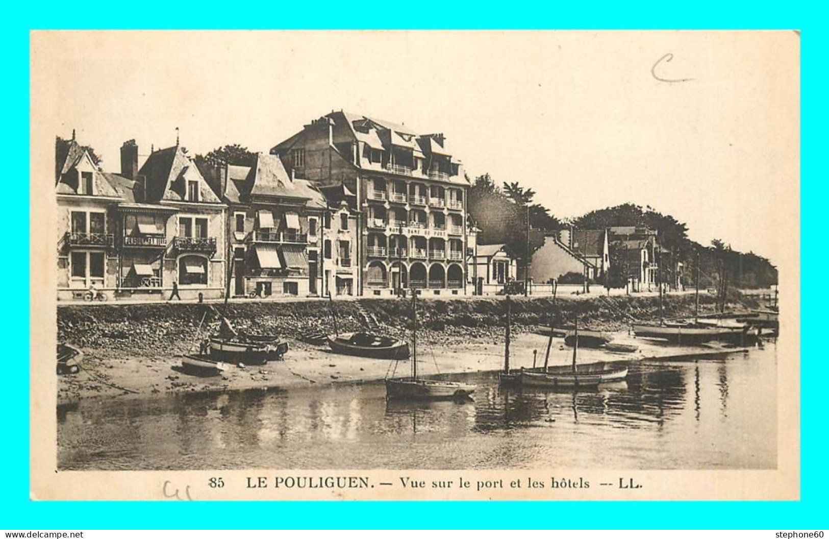 A835 / 207 44 - LE POULIGUEN Vue Sur Le Port Et Les Hotels - Le Pouliguen