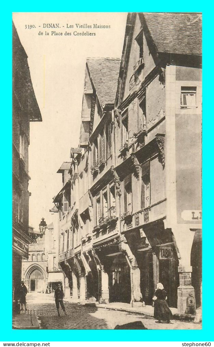 A836 / 559 22 - DINAN Les Vieilles Maisons De La Place Des Cordeliers - Dinan