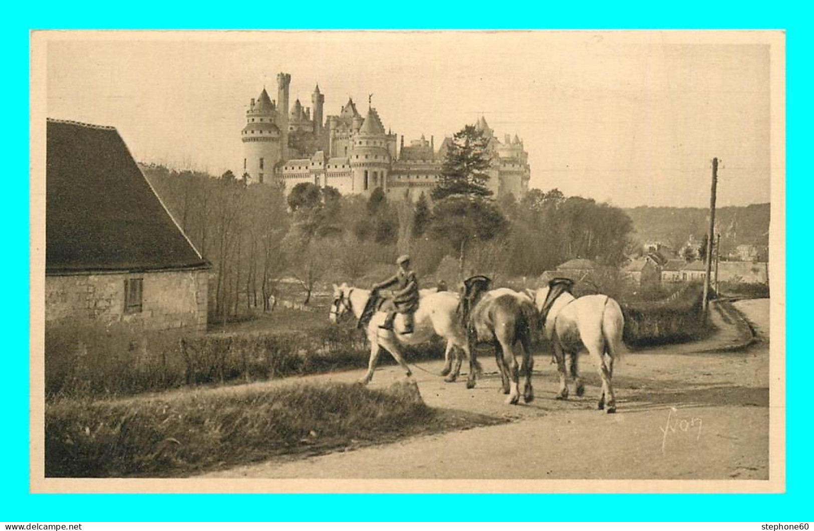 A838 / 213 60 - PIERREFONDS Chateau Coté Est ( Chevaux ) - Pierrefonds