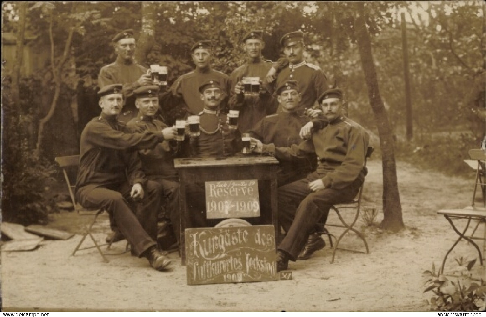 Photo CPA Deutsche Soldaten In Uniformen, Bier, Bierglas, Reserve 1907-1909 - Altri & Non Classificati