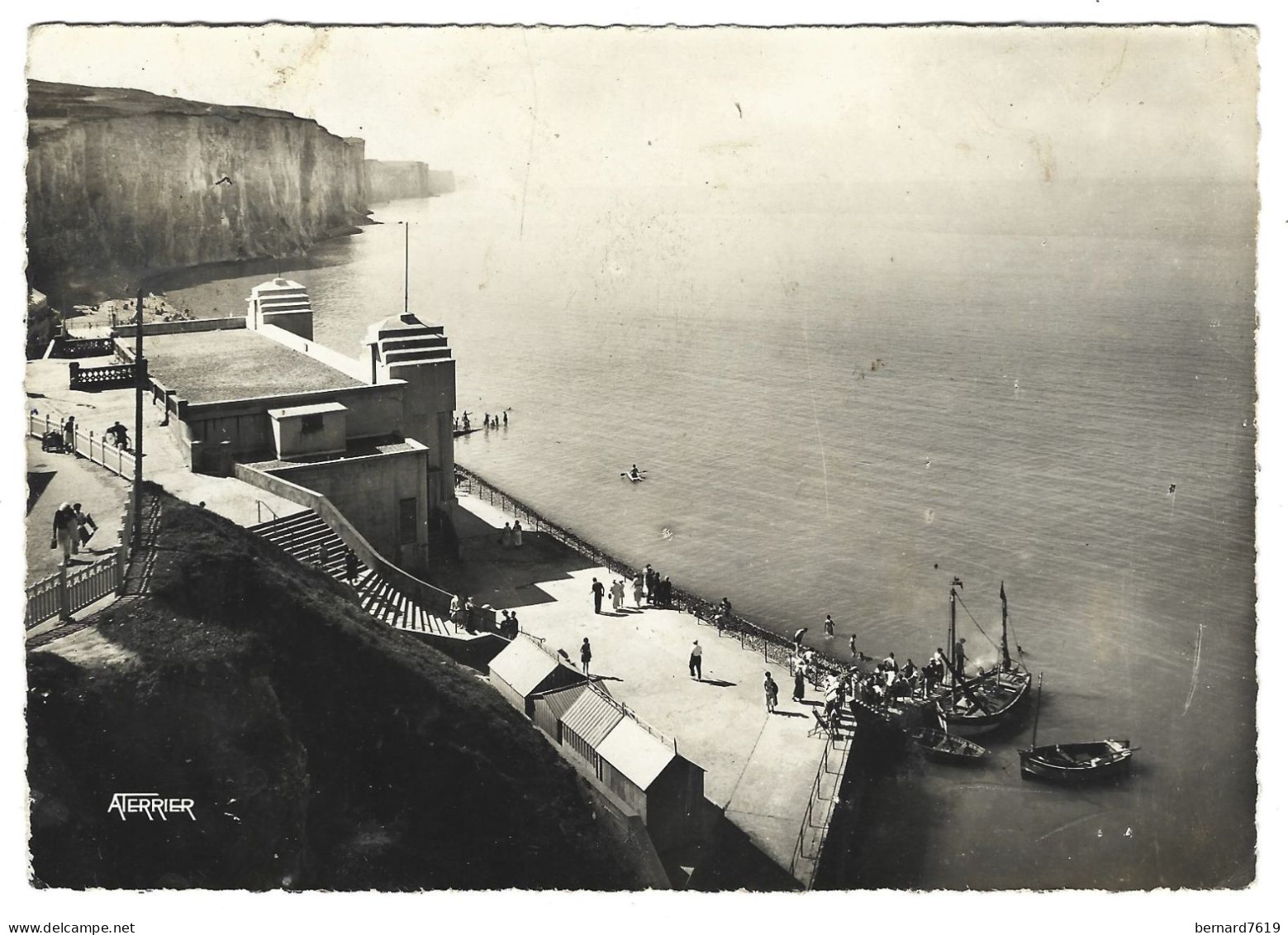 80  Ault Onival  - Le Casino  Et La Vue Vers Bois De Cise - Ault