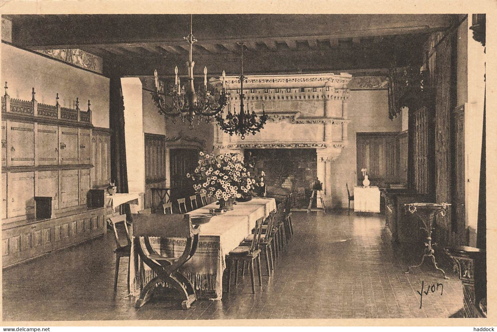 LANGEAIS : LE CHATEAU - SALLE A MANGER - Langeais