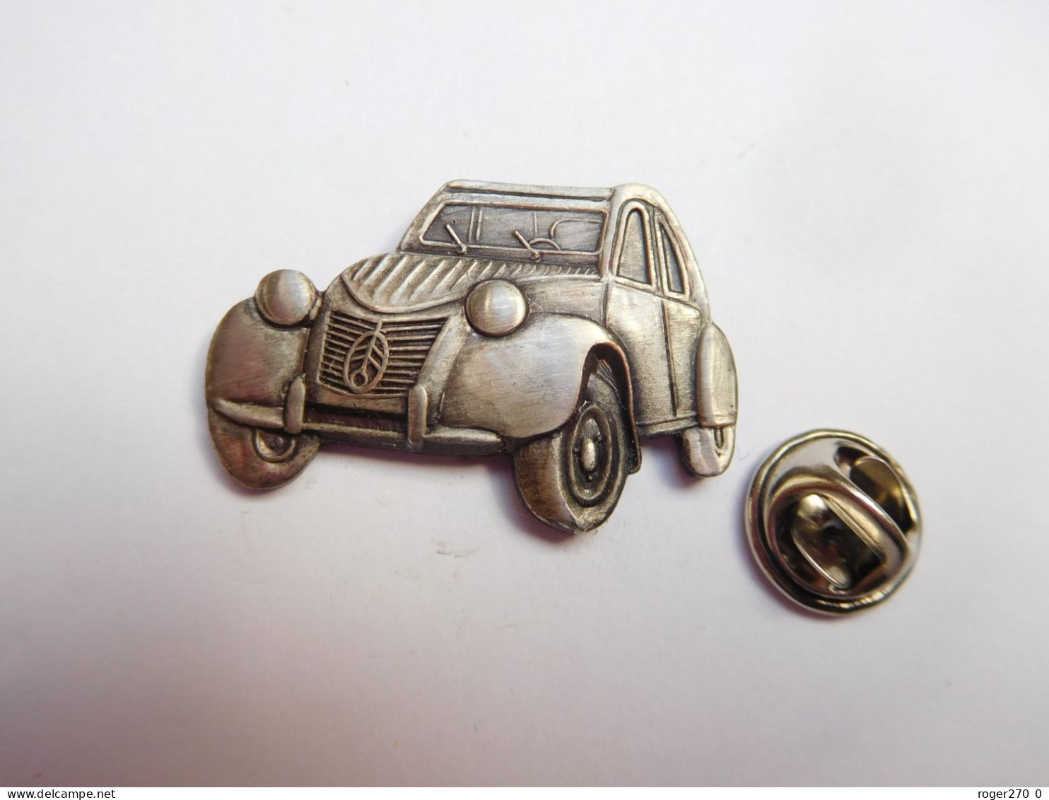 Superbe Pin's En Relief  , Auto Citroën 2 CV , 2CH , Argent , Verso Quadrillé - Citroën