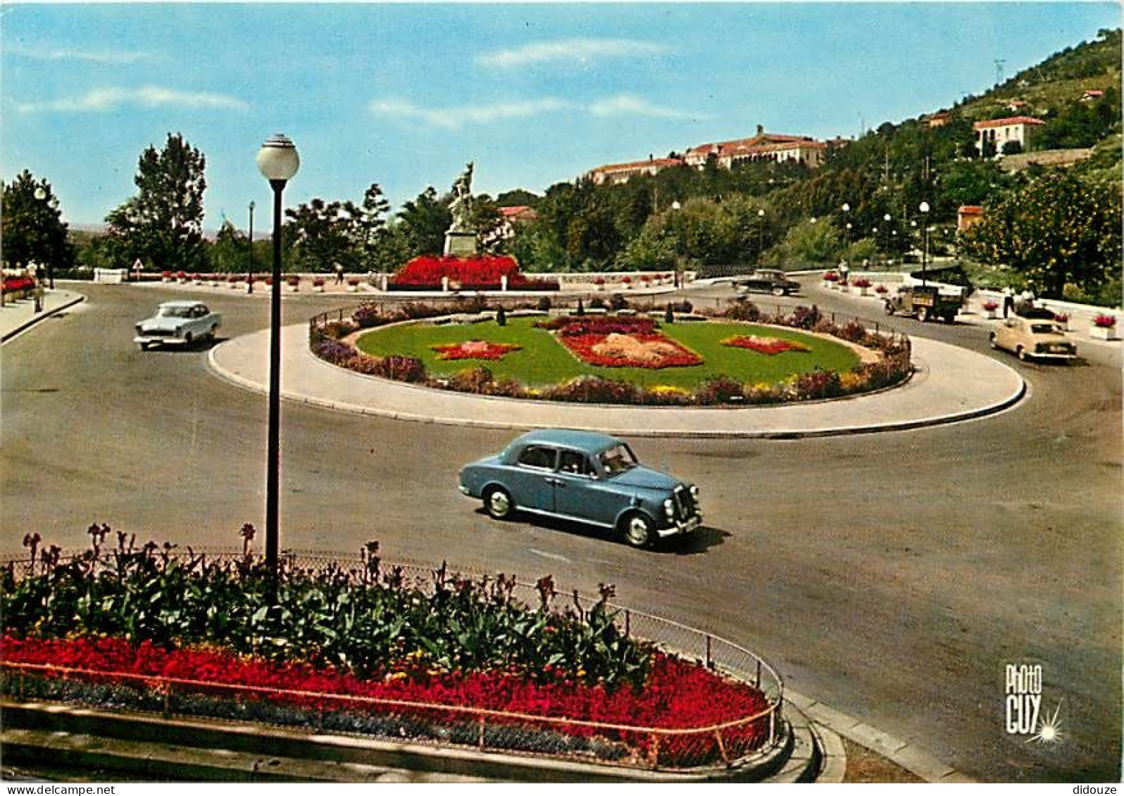 Automobiles - Digne Les Bains - Le Rond-Point à L'entrée Du Boulevard Gassendi - Fleurs - Carte Neuve - CPM - Voir Scans - Turismo