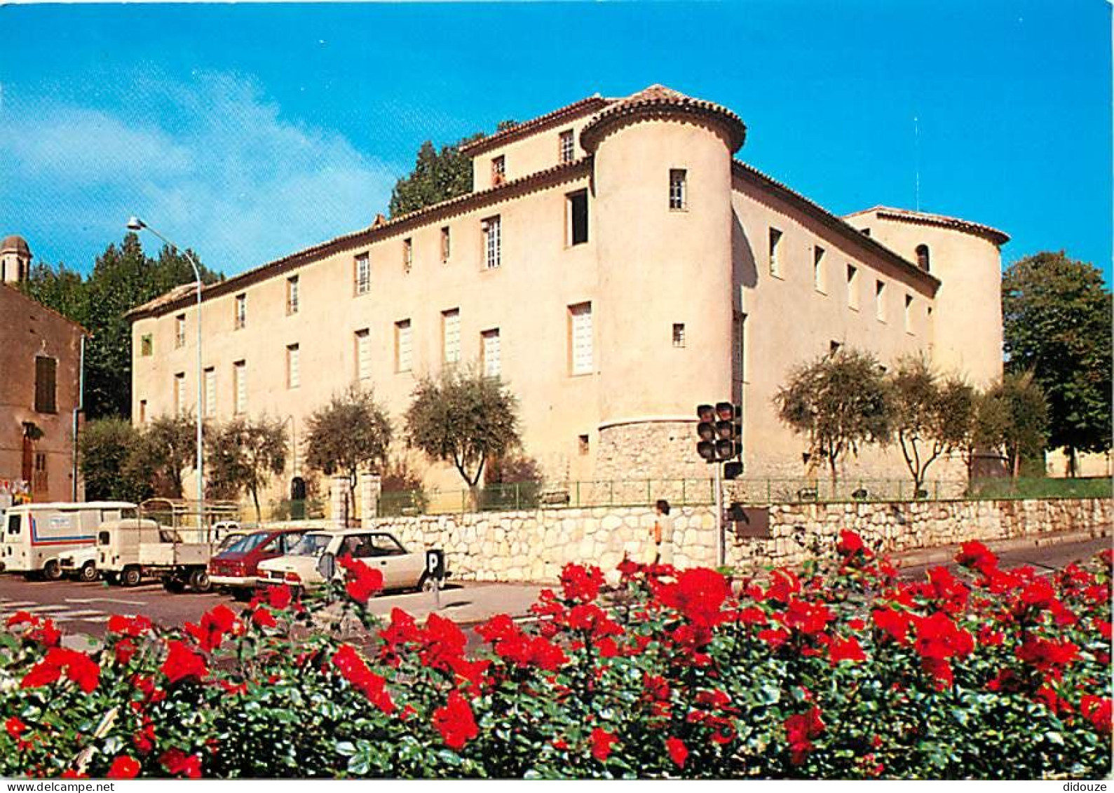 Automobiles - Vallauris - Le Château - Fleurs - CPM - Voir Scans Recto-Verso - Turismo