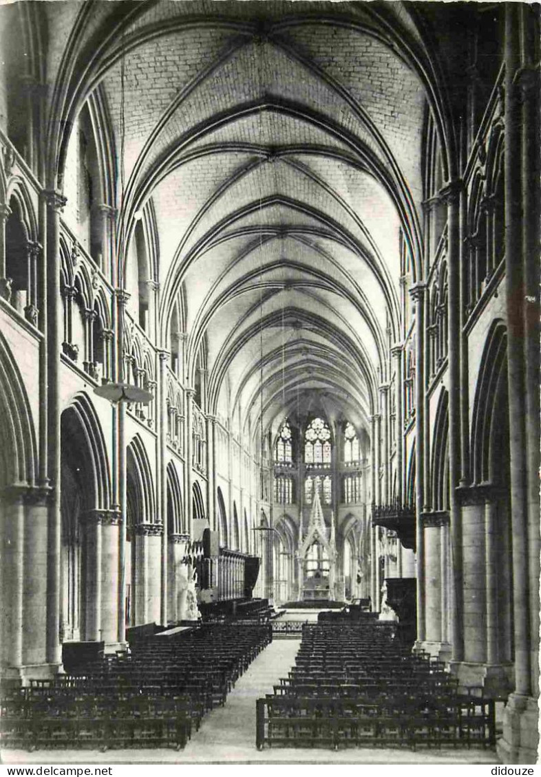 58 - Nevers - Intérieur De La Cathédrale Saint Cyr - Carte Dentelée - CPSM Grand Format - Voir Scans Recto-Verso - Nevers