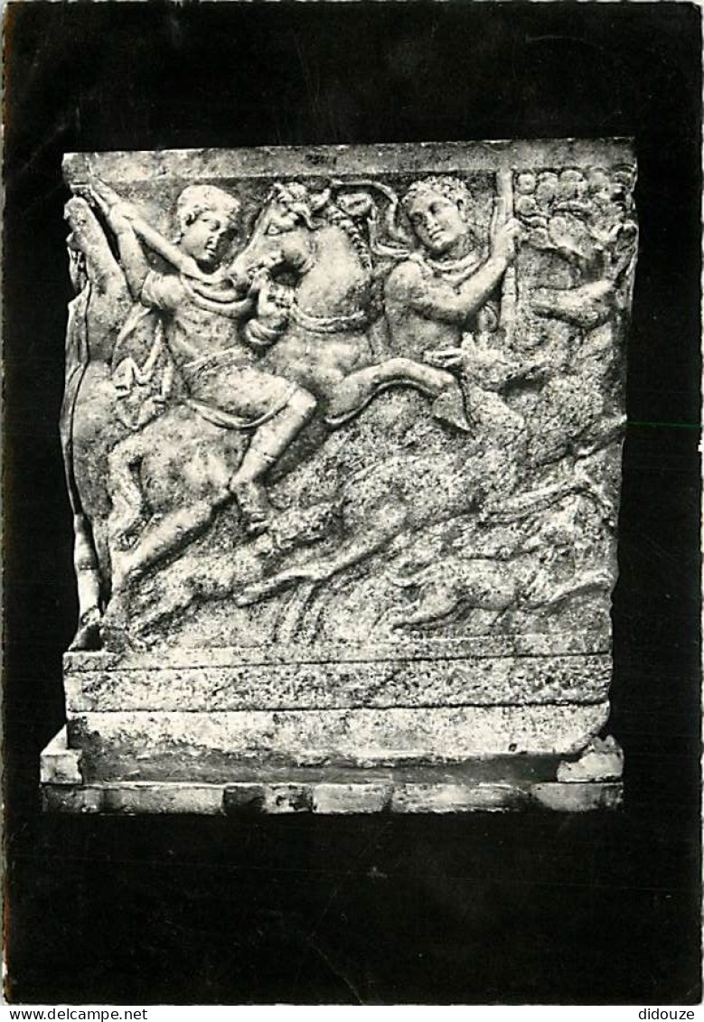 13 - Arles - Musée Lapidaire D'Art Païen - Le Tombeau De Phèdre Et Hippolyte - La Chasse - CPSM Grand Format - Voir Scan - Arles